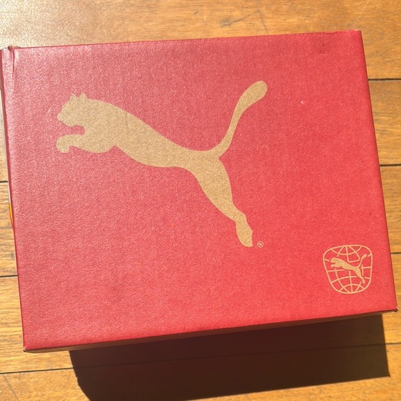 Toddlers Puma Black and White Sneakers with Cushioned Sole and Mesh Design - Picture 2 of 11